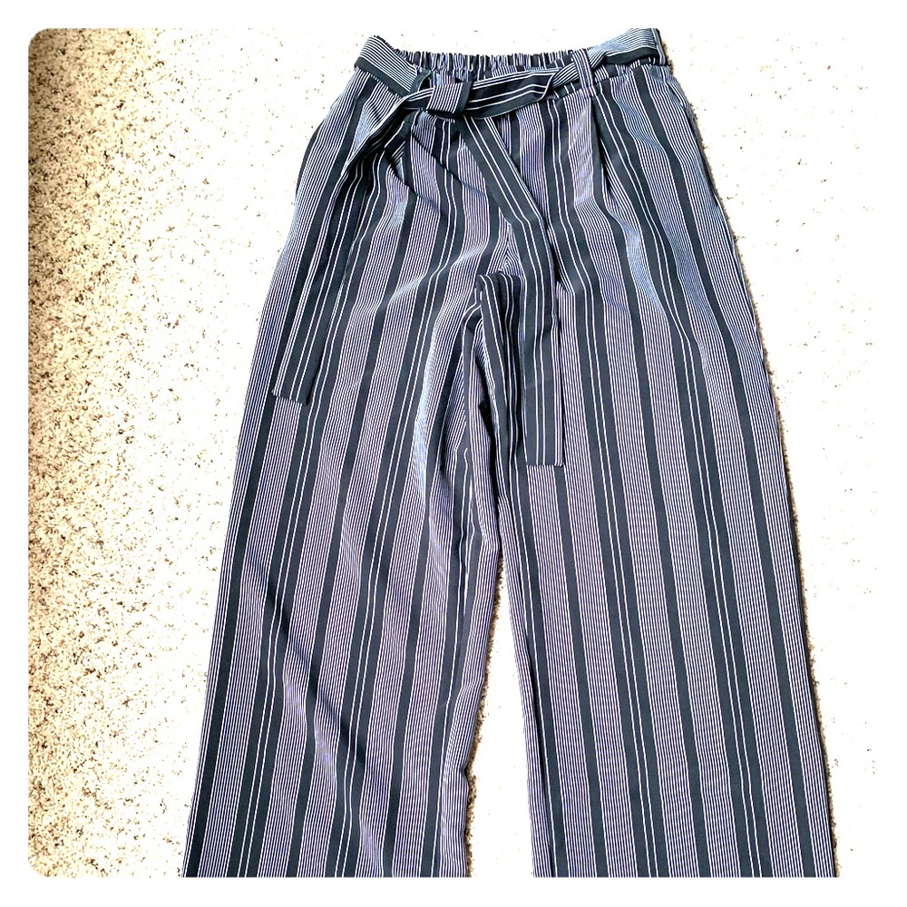 Super cute wide leg pinstripe trouser dress pant!